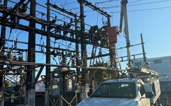 Homem invade subestação da Celesc em Criciúma, é eletrocutado e causa apagão em 27 mil unidades consumidoras