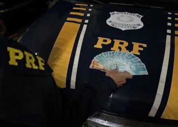 PRF apreende 1.600 reais em notas falsas na BR-101 em Itapema