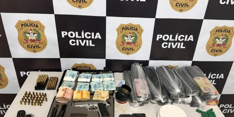 Polícia Civil deflagra operação e prende oito pessoas
