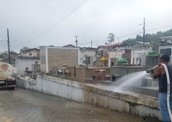 Secretaria de Infraestrutura de São João Batista orienta sobre limpeza de túmulos para o Dia dos Finados
