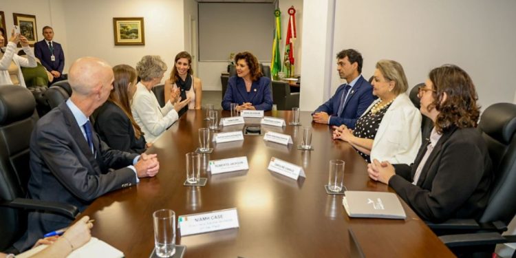 Vice-governadora recebe embaixadora da Irlanda no Brasil e apresenta SC como destino para investidores e turistas