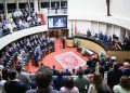 Comenda do Legislativo Catarinense 2024 é entregue em sessão solene na Alesc