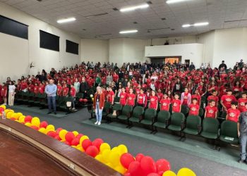 Tijucas forma 560 bombeiros mirins