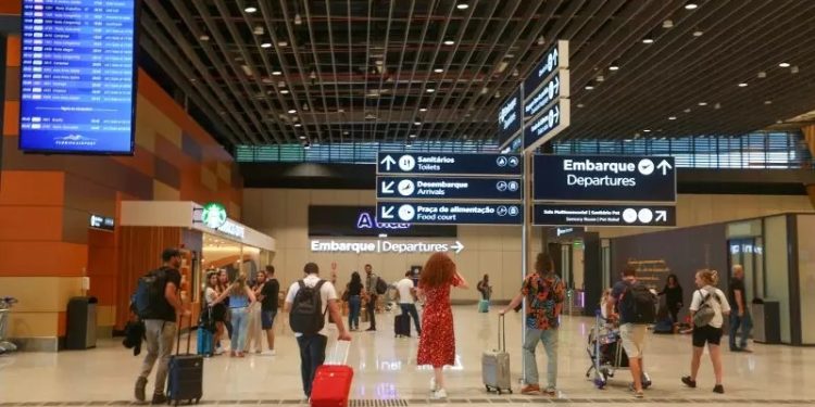 Flybondi amplia voos entre Brasil e Argentina para atender alta temporada