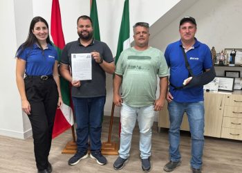 Prefeitura de Nova Trento assina ordem de serviço para obras na rua Augusto Cassaniga, em Claraíba