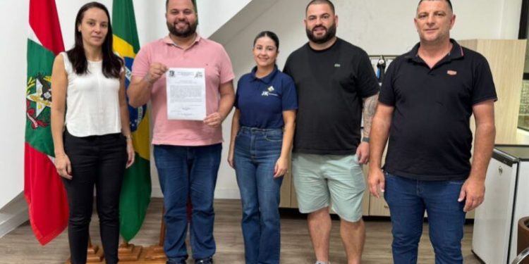 Nova Trento assina ordem de serviço para a drenagem e pavimentação da rua Pinheiros, no Mato Queimado