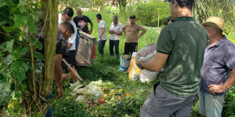 Curso de compostagem é realizado na Comunidade Bethânia