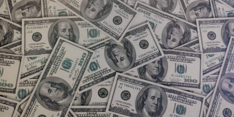 Dólar Ultrapassa R$ 6 pela Primeira Vez na História, com Propostas de Isenção de IR e Taxação dos Mais Ricos