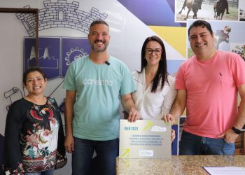 Educação de Canelinha recebe homenagem pelo melhor Ideb da região