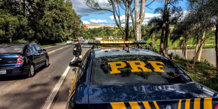 Proclamação da República: Uso do cinto de segurança será foco da PRF durante feriado