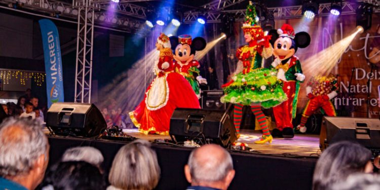 Natal de Luz 2024 emociona moradores de Canelinha e região