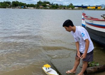 Curso de Carpintaria Naval forma crianças e adolescentes em Tijucas