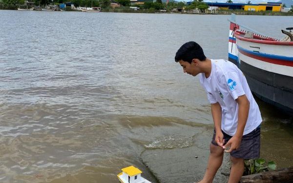 Curso de Carpintaria Naval forma crianças e adolescentes em Tijucas