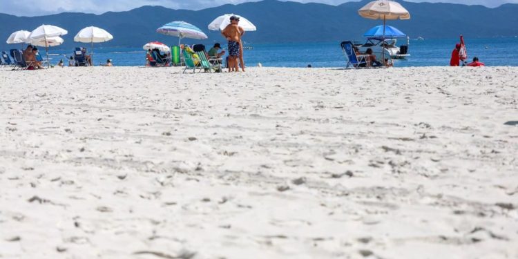 Balneário Camboriú é destino favorito dos brasileiros para o Natal, revela pesquisa