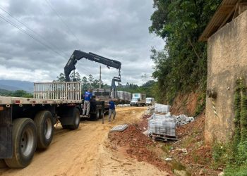 SJB: Rua Pedro Roque Vargas recebe pavimentação com lajotas