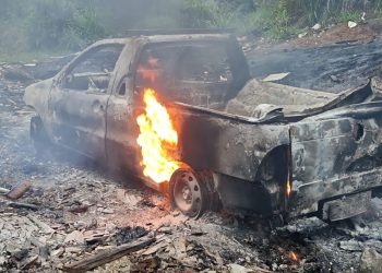 Carro encontrado em chamas no bairro Monte Alegre em Camboriú