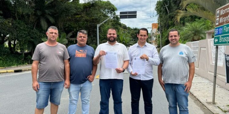 Prefeitura de Nova Trento assina Ordem de Serviço para asfalto no Centro e Espraiado