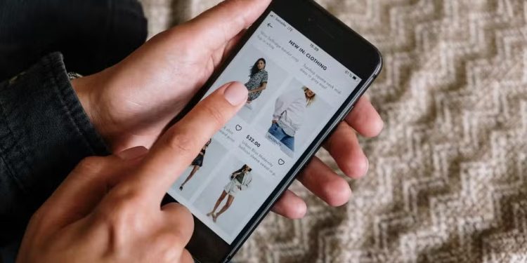 Aumento do ICMS sobre importações eleva tributação para 50%; importadoras criticam, mas varejo nacional apoia