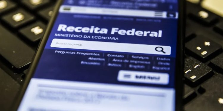 Recibos médicos deverão ser emitidos pelo aplicativo da Receita Federal em 2025