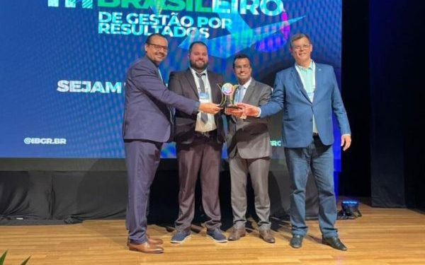 Prefeito de Nova Trento é reconhecido em premiação nacional de gestão em Brasília