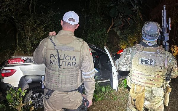 Em ação conjunta, PRF e PMRv apreendem mais de meia tonelada de maconha no Oeste catarinense.