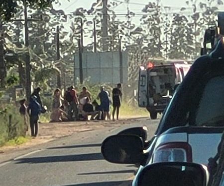 Acidente deixa duas pessoas feridas na SC-410 no bairro Nova Descoberta, em Tijucas.