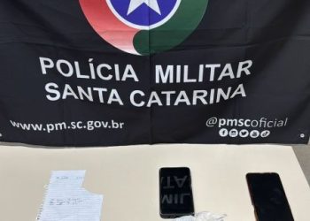 Policia Militar de São João Batista faz abordagem prende suspeitos e encontra drogas
