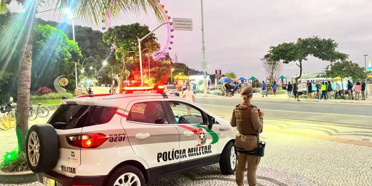 Balneário Camboriú recebe reforço de 60 policiais militares para Operação Estação Verão