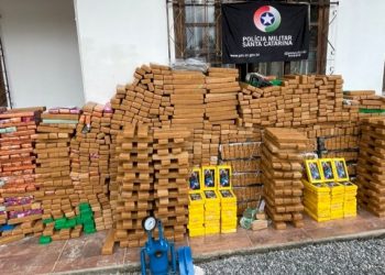 Casa isolada em meio a mata guardava quase uma tonelada de drogas em Ilhota