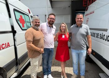 Nova ambulância é entregue ao Hospital Monsenhor José Locks