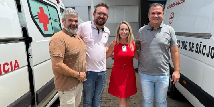 Nova ambulância é entregue ao Hospital Monsenhor José Locks