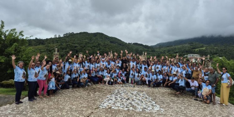 Peregrinos de Rondônia visitam o Memorial Padre Léo em São João Batista