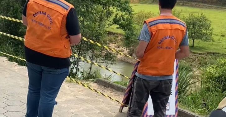 Defesa Civil de Nova Trento alerta sobre cratera no bairro Salto