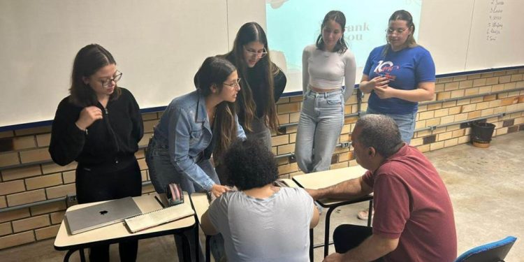 Estudantes de Design de Moda criam projetos para tornar roupas mais acessíveis