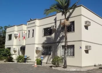 Justiça condena mãe e padrasto por estupros de menina de 13 anos em São João Batista