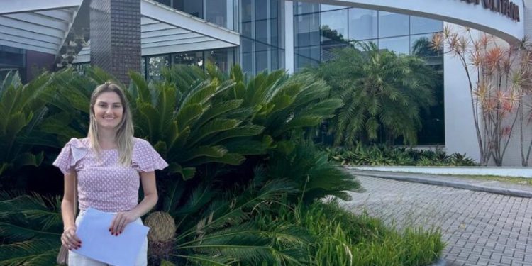 Secretária da Saúde de Nova Trento participa de treinamento dos sistemas de saúde