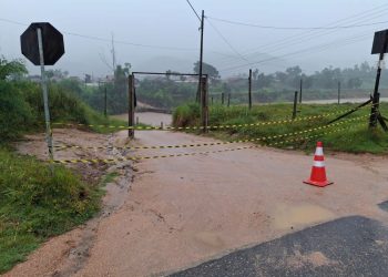 Trânsito sobre ponte provisória da Colônia Nova Itália é temporariamente suspenso