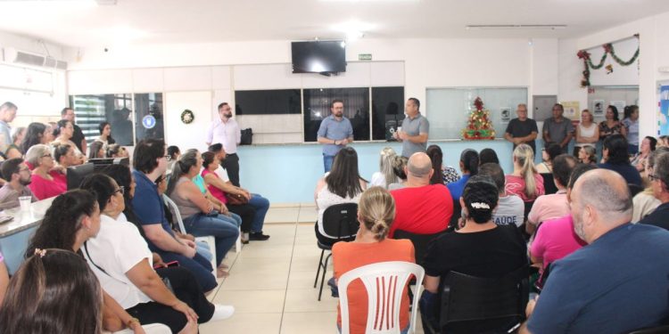 Prefeito Juliano Peixer participa de reunião geral com servidores da Secretaria de Saúde
