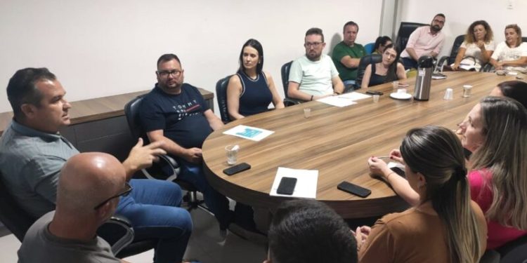 Reunião alinha fluxos internos para aprimorar gestão de compras da administração municipal de SJB