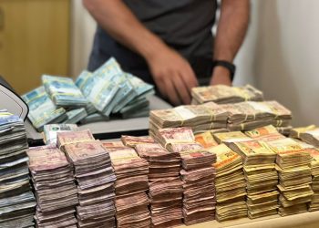 R$ 417 mil sem comprovação de origem são encontrados escondidos em painel de carro na BR-101