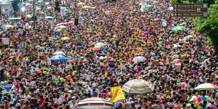 O Carnaval deve injetar R$ 510 milhões na economia de Santa Catarina