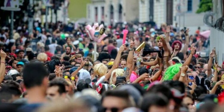Santa Catarina registra quase 2 mil casos de Covid-19 às vésperas do Carnaval