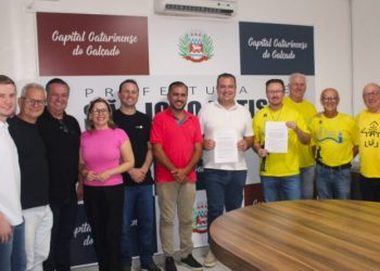 São João Batista formaliza parceria e passa a integrar a rota turística Caminho do Louvor