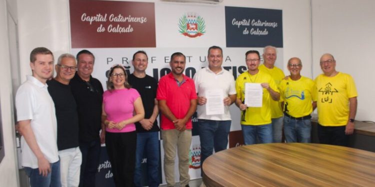 São João Batista formaliza parceria e passa a integrar a rota turística Caminho do Louvor