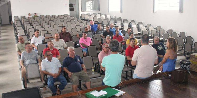 Secretaria de Educação de São João Batista promove reunião com motoristas de transporte escolar