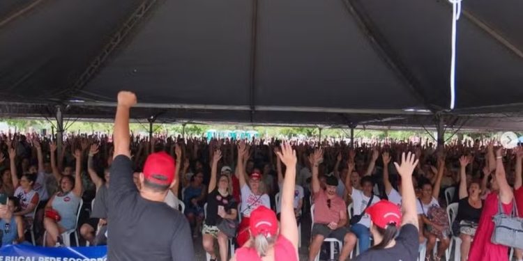 Servidores municipais de Florianópolis iniciam greve por tempo indeterminado