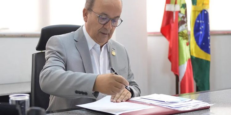 Governador de Santa Catarina sanciona “Lei Anti-MST”; movimento reage