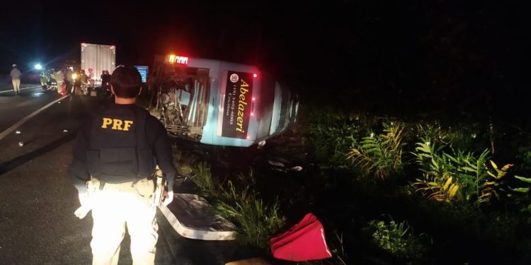 Acidente envolvendo ônibus de Criciúma na BR 376 em Guaratuba no Paraná deixa 15 vitimas feridas