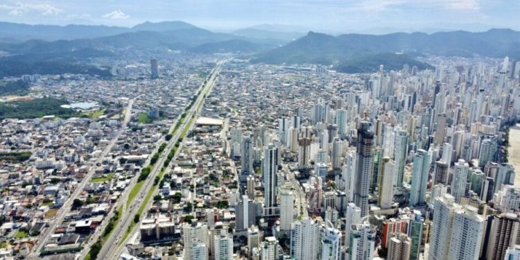 Balneário Camboriú quer inovar e transformar escolas por meio de parcerias com construtoras