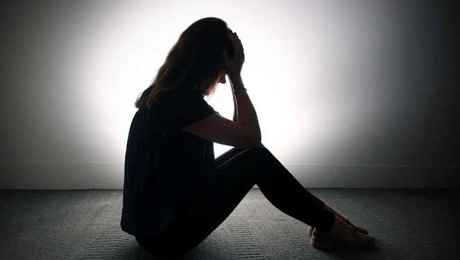 Crise de saúde mental: Brasil registra maior número de afastamentos por ansiedade e depressão em 10 Anos